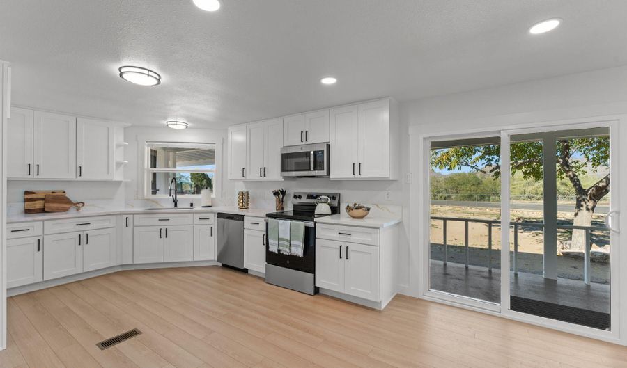 23865 W Coleman Dr, Congress, AZ 85332 - 2 Beds, 2 Bath