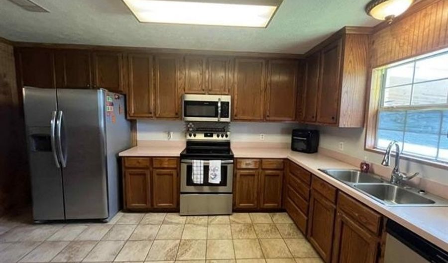 3810 LISA St, Alexandria, LA 71302 - 3 Beds, 2 Bath