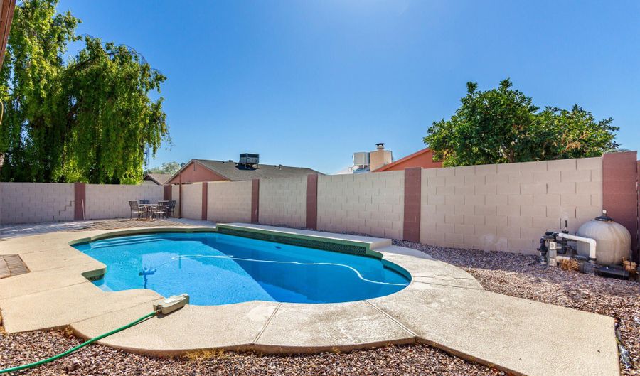103 E MADISON St, Avondale, AZ 85323 - 3 Beds, 2 Bath