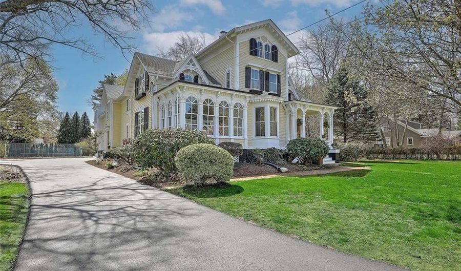 53 Jennys Ln, Barrington, RI 02806 - 7 Beds, 6 Bath