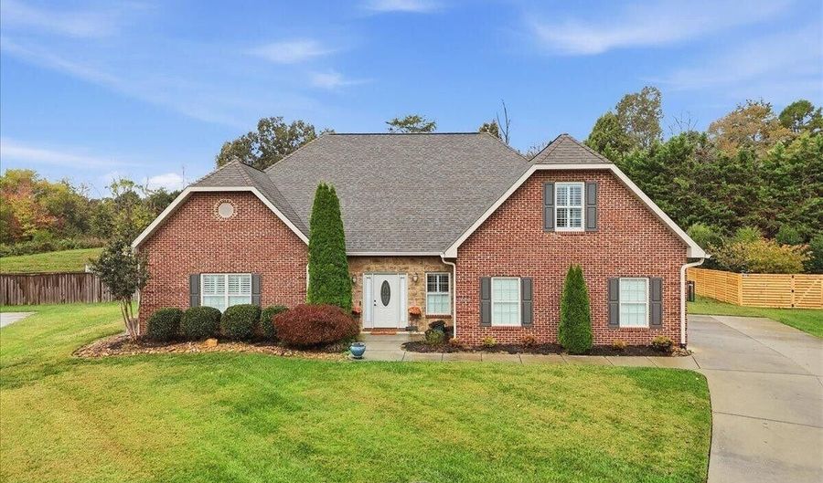 1144 Linford Cir, Alcoa, TN 37701 - 4 Beds, 3 Bath