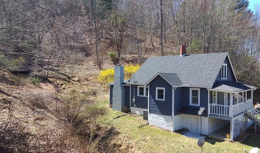 8005 Poplar Cp, Austinville, VA 24312 - 3 Beds, 1 Bath