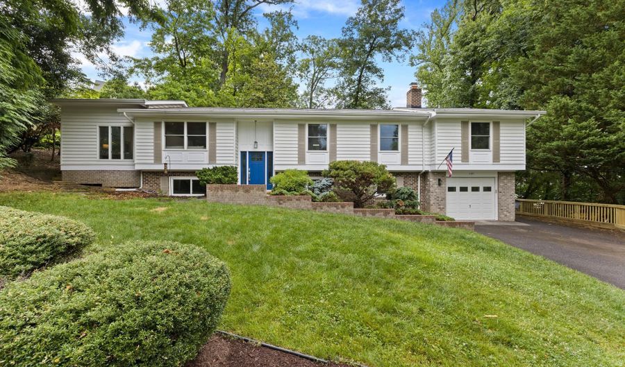 5610 SHADE TREE Ln, Alexandria, VA 22310 - 5 Beds, 3 Bath