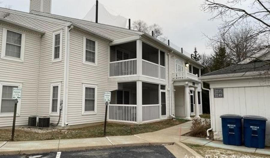2245 S Main St, Ann Arbor, MI 48103 - 2 Beds, 2 Bath