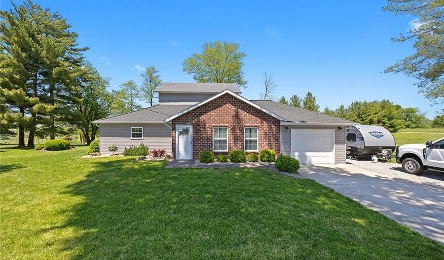 5701 Marine Rd, Alhambra, IL 62001 - 3 Beds, 2 Bath