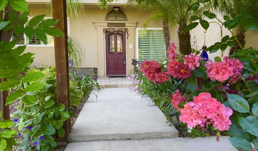 3097 Hidden Crk, Escondido, CA 92026 - 4 Beds, 5 Bath
