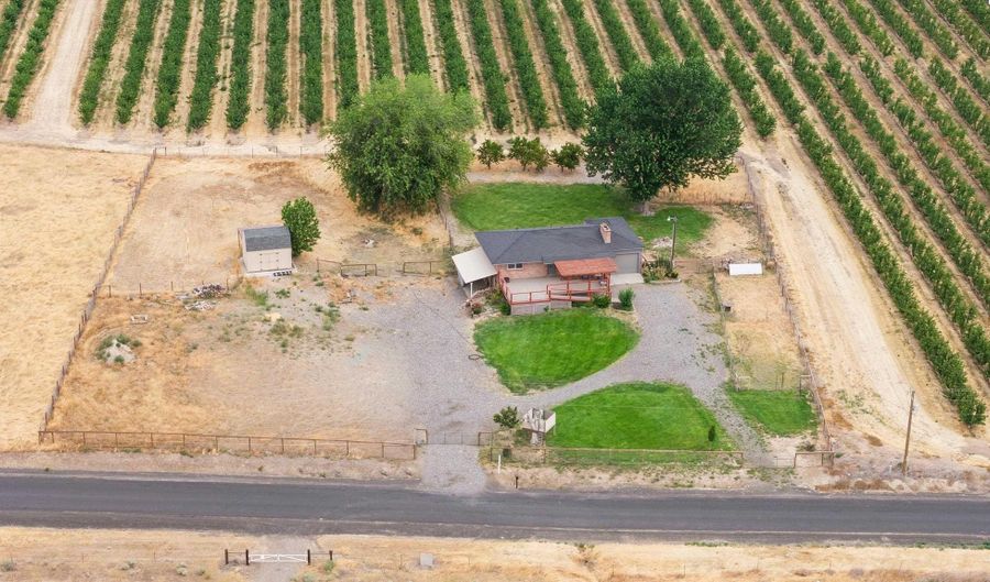 27504 W Orcutt Rd, Benton City, WA 99320 - 3 Beds, 2 Bath