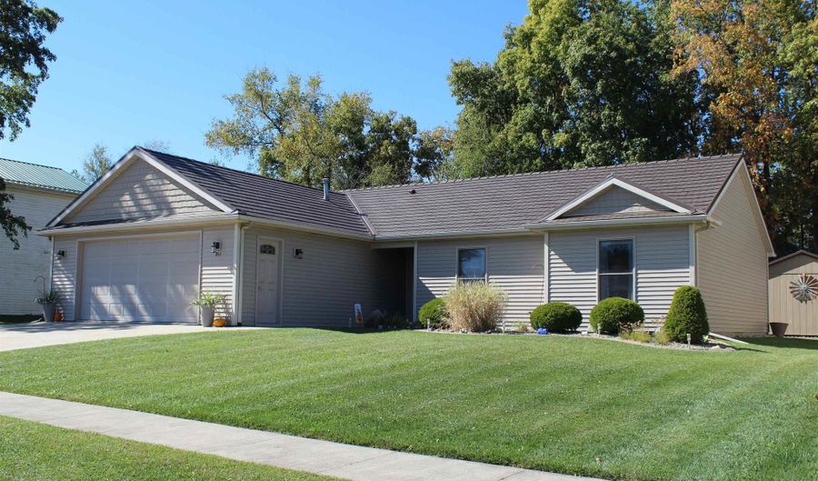 811 Thomas Dr, Angola, IN 46703 - 3 Beds, 2 Bath