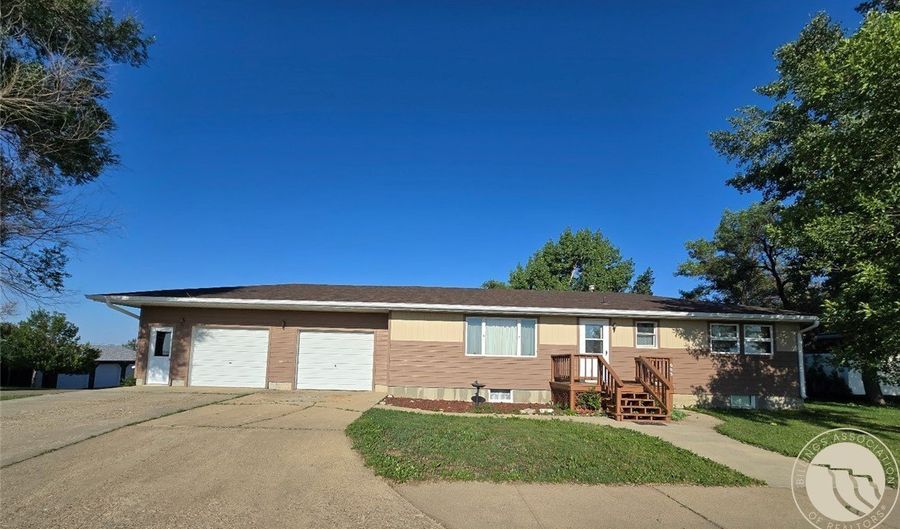602 S 6th St W, Baker, MT 59313 - 6 Beds, 2 Bath