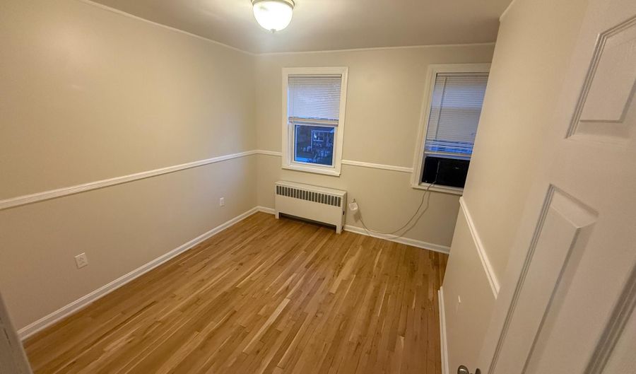 1217 HAVERHILL Rd, Baltimore, MD 21229 - 2 Beds, 1 Bath