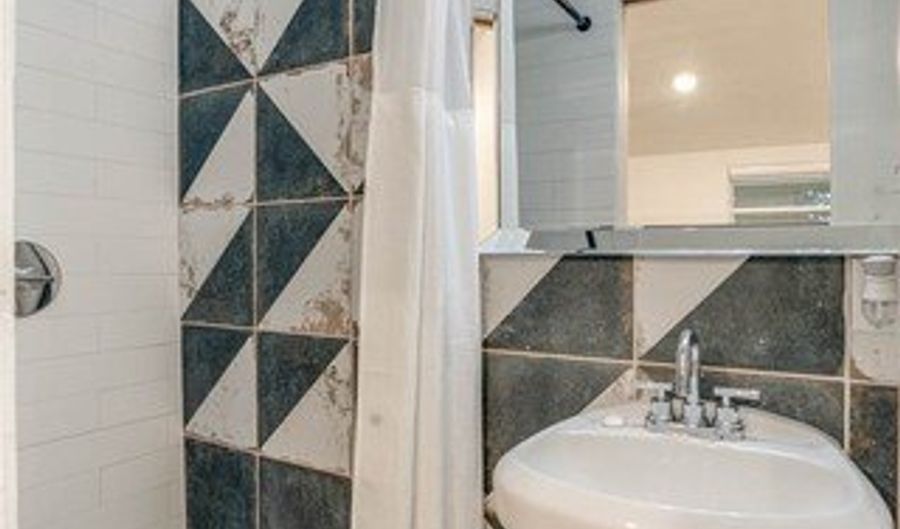 303 Redwood, Alamo Heights, TX 78209 - 3 Beds, 3 Bath