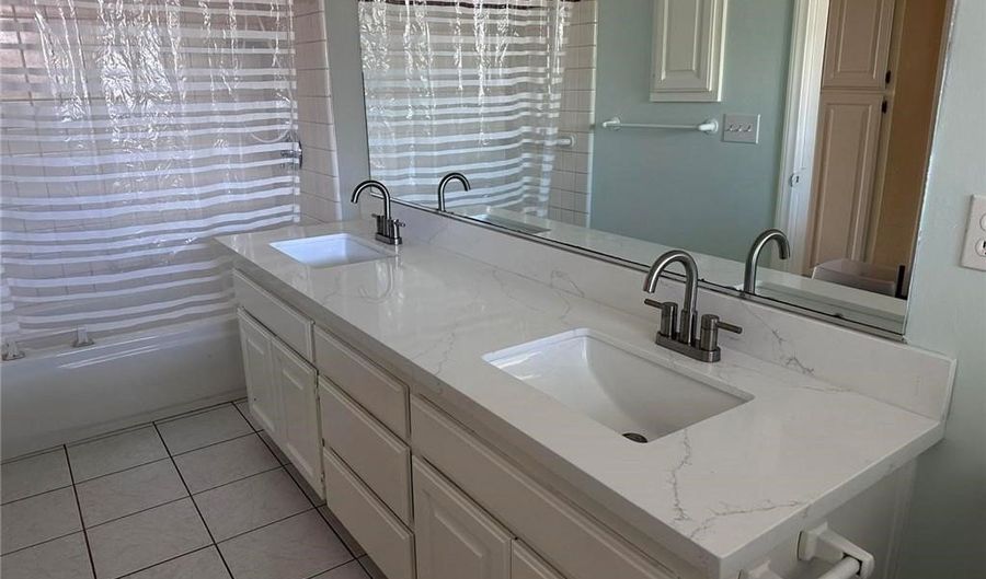 19345 Oneida Rd, Apple Valley, CA 92307 - 4 Beds, 4 Bath