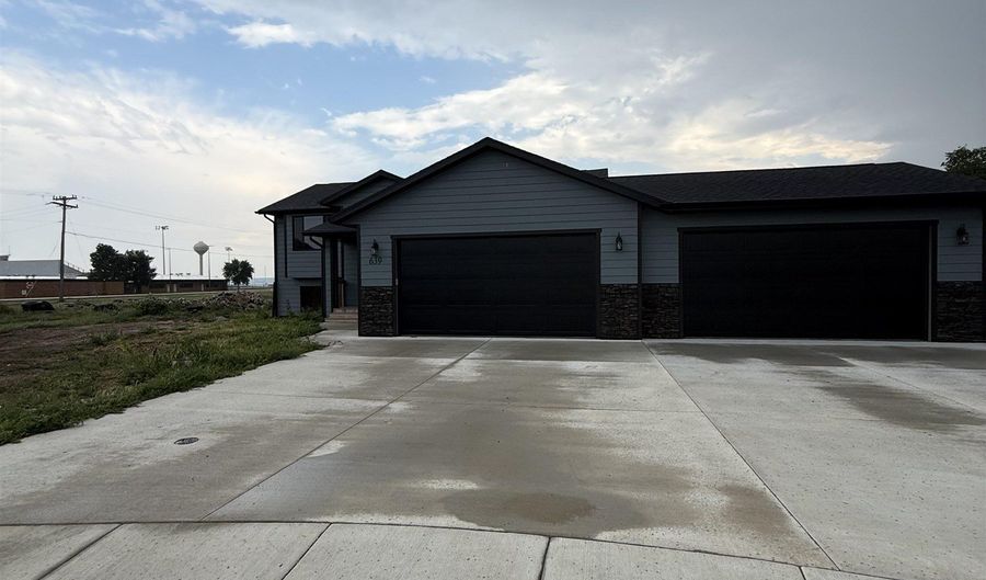 639 Eagle Ct, Box Elder, SD 57719 - 3 Beds, 2 Bath