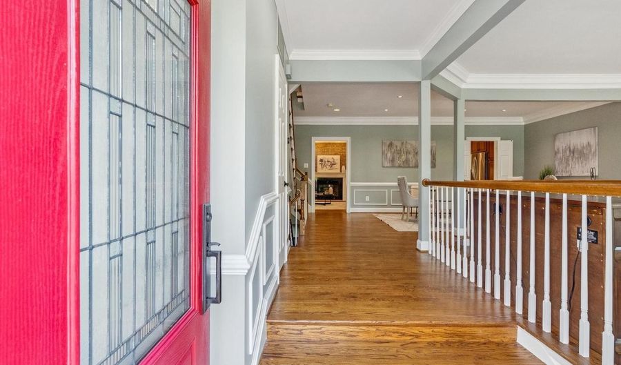 8942 BARROWGATE Ct, Potomac, MD 20854 - 3 Beds, 4 Bath