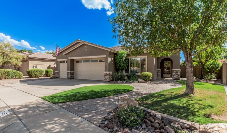 3033 W KELLER Dr, Anthem, AZ 85086 - 4 Beds, 2 Bath