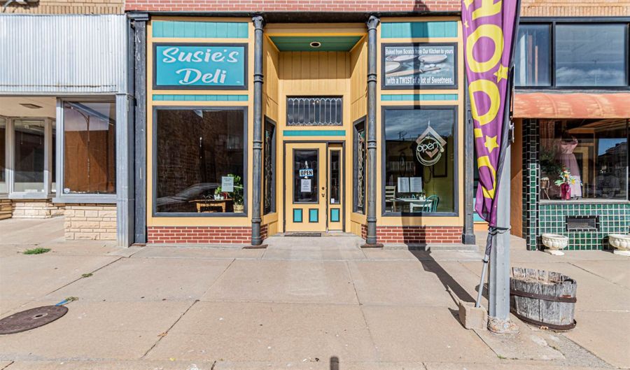 316 318 Broadway St, Abilene, KS 67410 - 0 Beds, 2 Bath