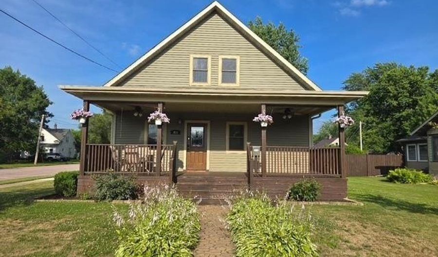 311 10TH St S, Wisconsin Rapids, WI 54494 - 3 Beds, 2 Bath