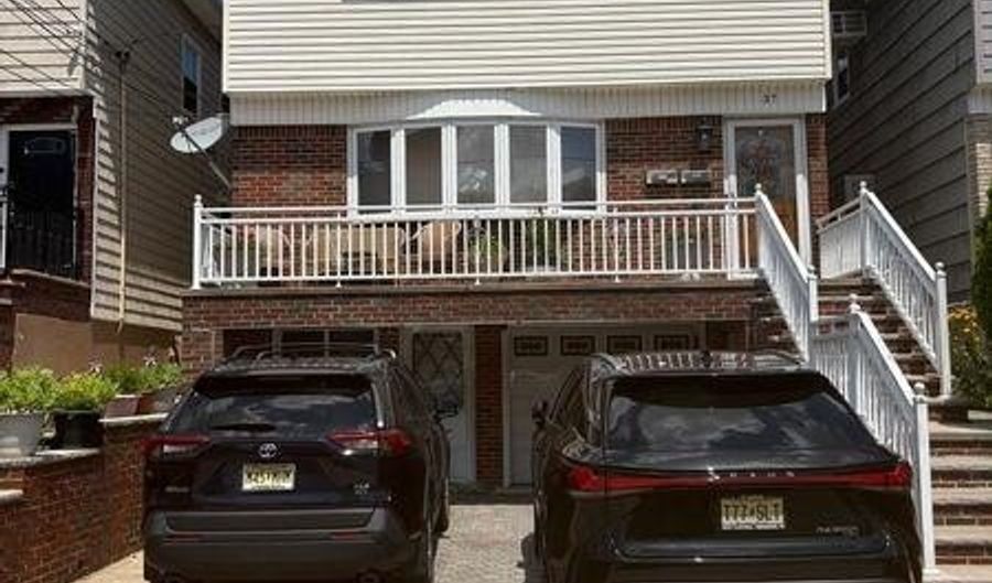 37 W 7TH St 2, Bayonne, NJ 07002 - 3 Beds, 2 Bath