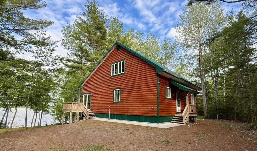 8 Breezy Knoll Ln, Baileyville, ME 04694 - 3 Beds, 2 Bath