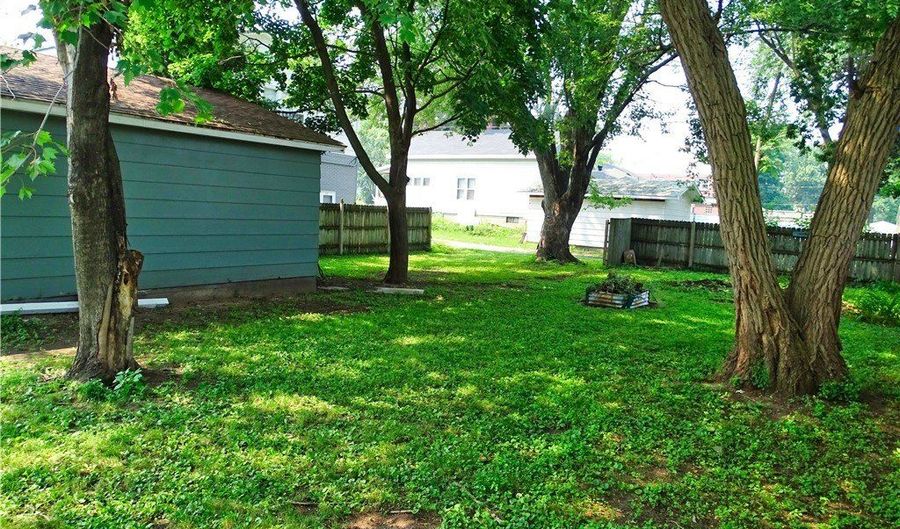 2412 5th St, Eau Claire, WI 54703 - 3 Beds, 2 Bath