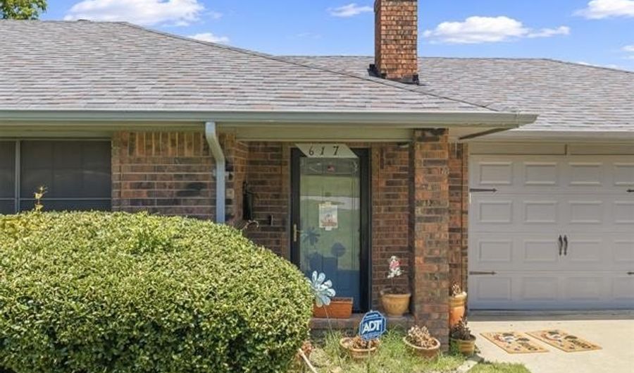 617 Wallace NW, Ardmore, OK 73401 - 3 Beds, 3 Bath