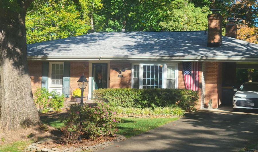 8422 GEORGIAN Way, Annandale, VA 22003 - 4 Beds, 3 Bath