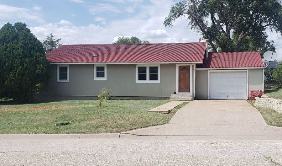 532 W 9th Ave, Ashland, KS 67831 - 3 Beds, 3 Bath