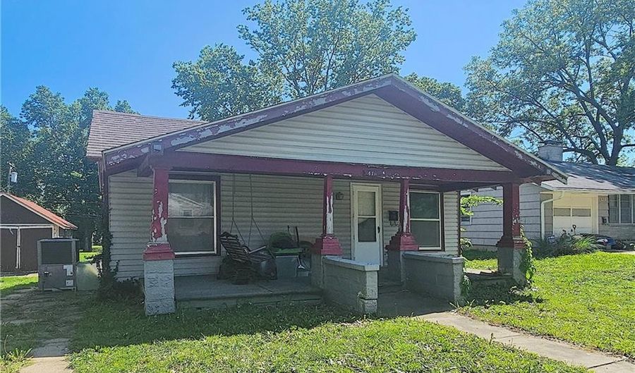 416 E 2nd Ave, Garnett, KS 66032 - 2 Beds, 1 Bath