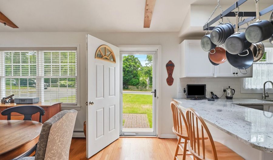 40 Cape Cod Ln, Barnstable, MA 02630 - 2 Beds, 2 Bath