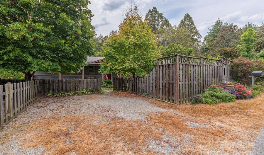 17 Red Oak Ln, Alexander, NC 28701 - 4 Beds, 3 Bath