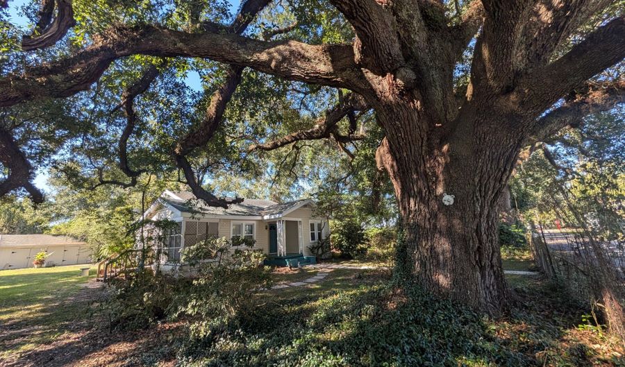 446 Ballentine St, Bay St. Louis, MS 39520 - 2 Beds, 1 Bath