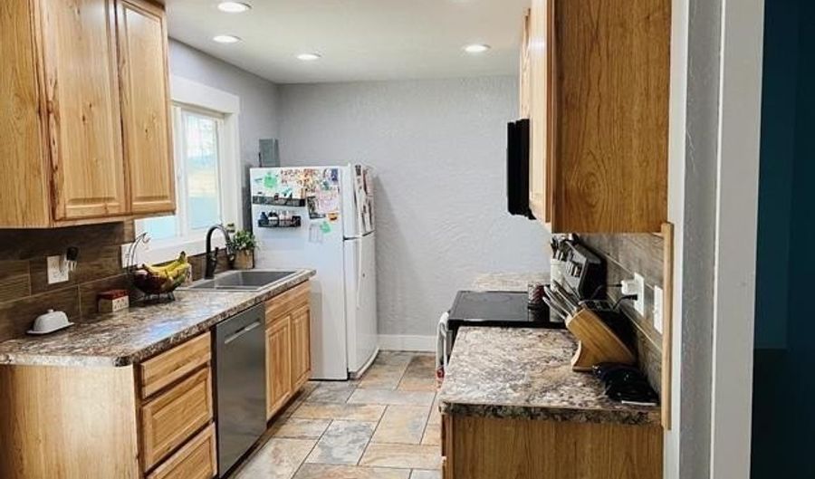 775 Pierce Ave, American Falls, ID 83211 - 4 Beds, 2 Bath