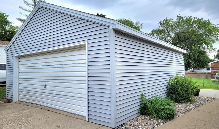 1301 SE 5th Ave, Aberdeen, SD 57401 - 3 Beds, 2 Bath