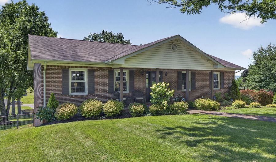 1140 Hillview Dr, Abingdon, VA 24210 - 4 Beds, 3 Bath