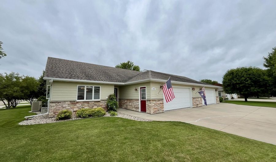 1726 Arthurs Ct, Aberdeen, SD 57401 - 2 Beds, 2 Bath