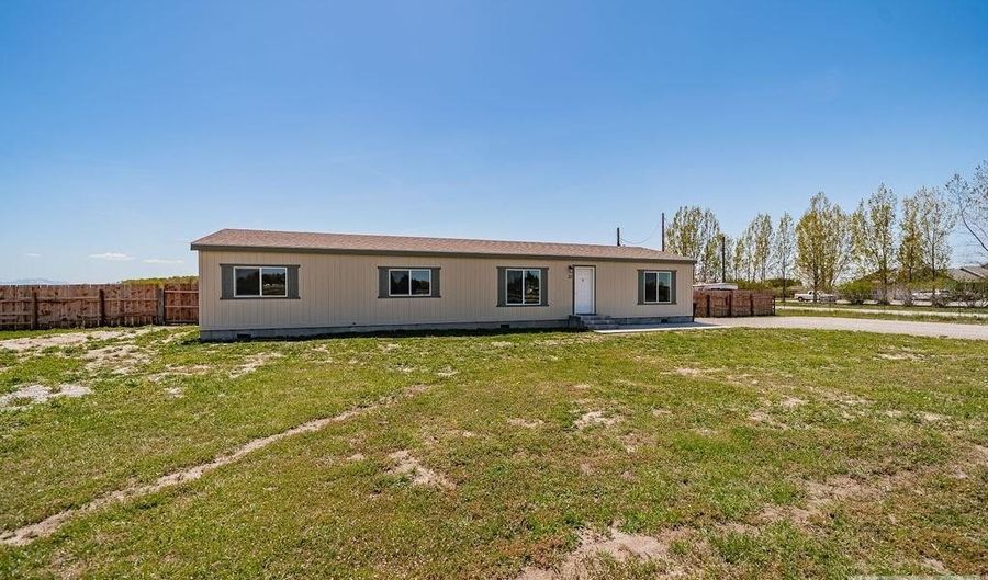 33 S 759 W, Blackfoot, ID 83221 - 4 Beds, 2 Bath