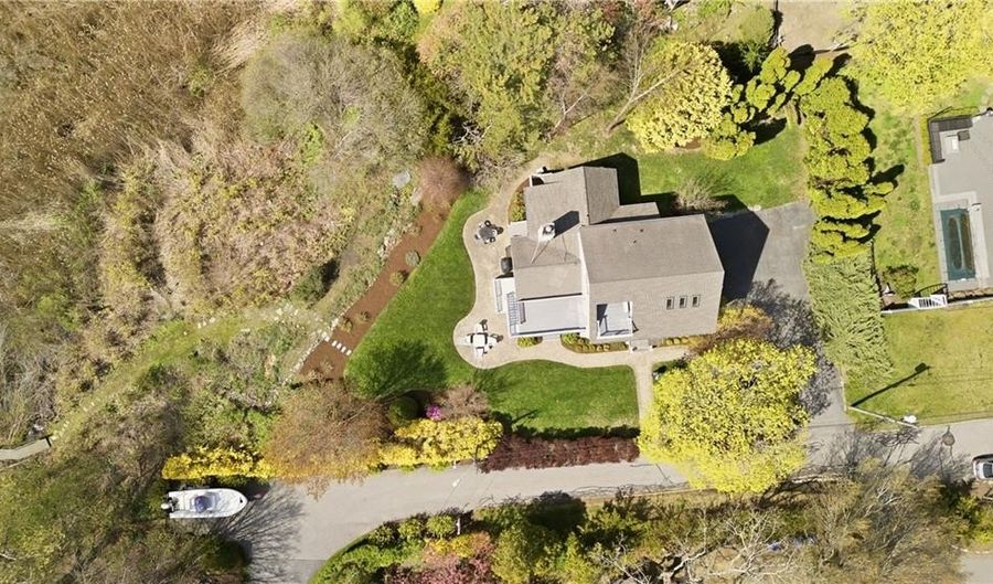 8 Key Ct, Newport, RI 02840 - 4 Beds, 4 Bath