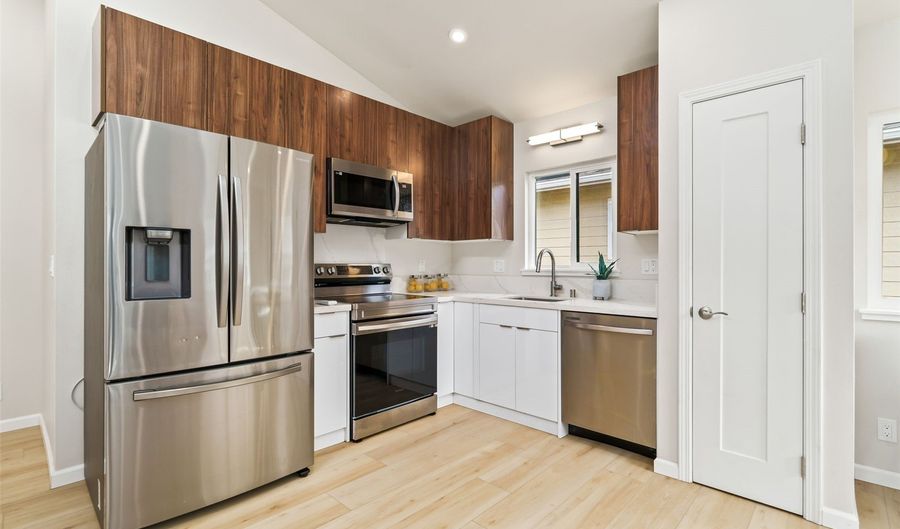 1729 Keeaumoku St B, Honolulu, HI 96822 - 5 Beds, 3 Bath