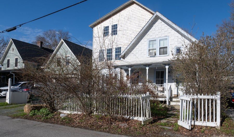 67 School St, Bar Harbor, ME 04609 - 2 Beds, 2 Bath