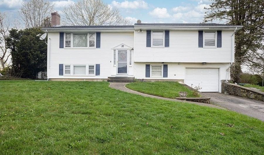 37 Squantum Dr, Middletown, RI 02842 - 3 Beds, 2 Bath