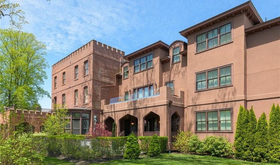 78 Rhode Island Ave 8, Newport, RI 02840 - 2 Beds, 3 Bath