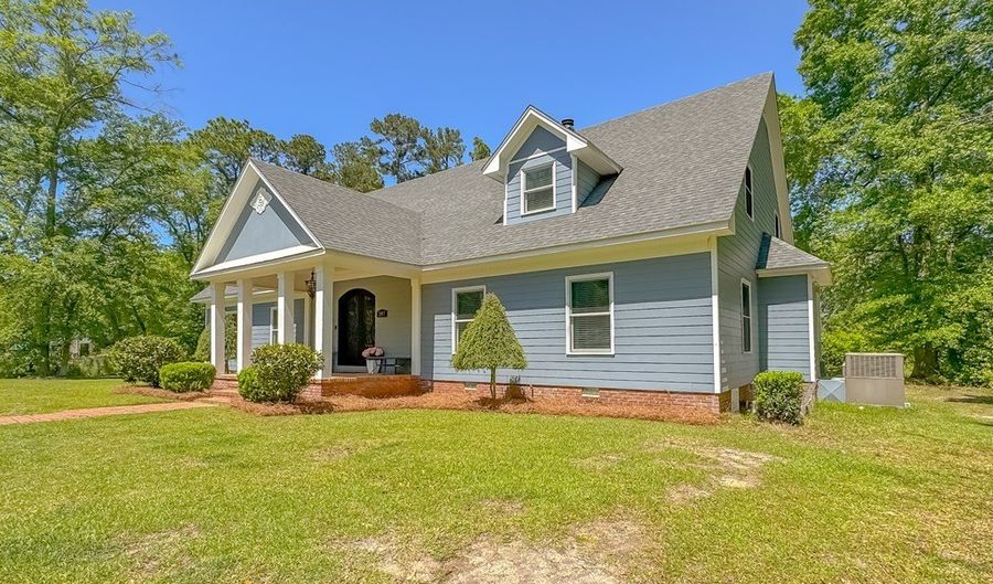 2107 Hughes St, Bainbridge, GA 39819 - 5 Beds, 4 Bath