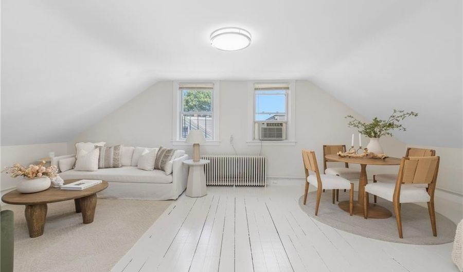 27 Dean Ave 3, Newport, RI 02840 - 2 Beds, 1 Bath