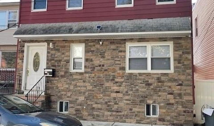 14 MEADOW St, Bayonne, NJ 07002 - 6 Beds, 2 Bath