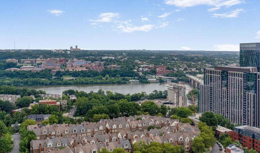 1781 N PIERCE St #303, Arlington, VA 22209 - 2 Beds, 2 Bath