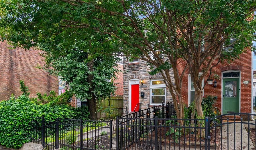 216 S WASHINGTON St, Baltimore, MD 21231 - 2 Beds, 3 Bath