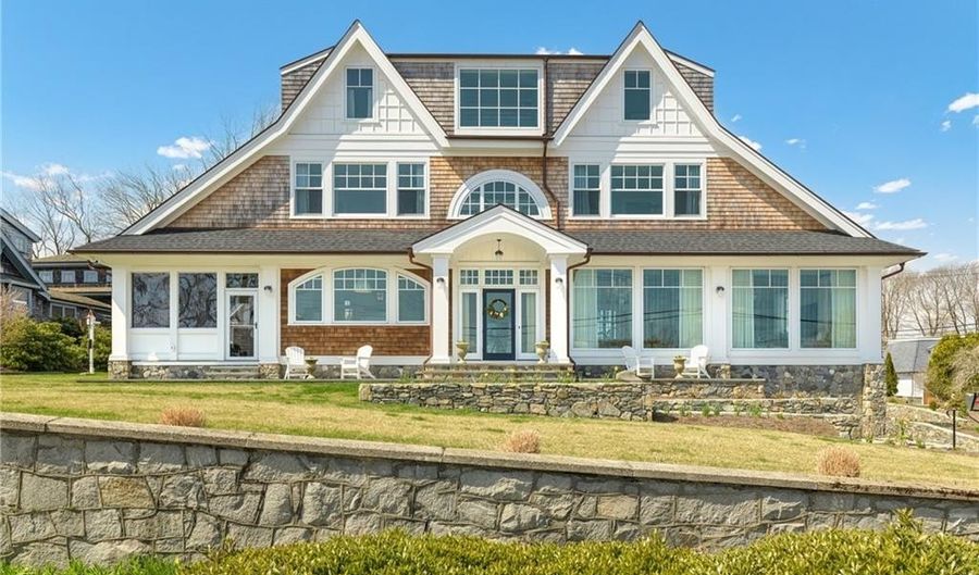 30 Walcott Ave, Jamestown, RI 02835 - 4 Beds, 6 Bath