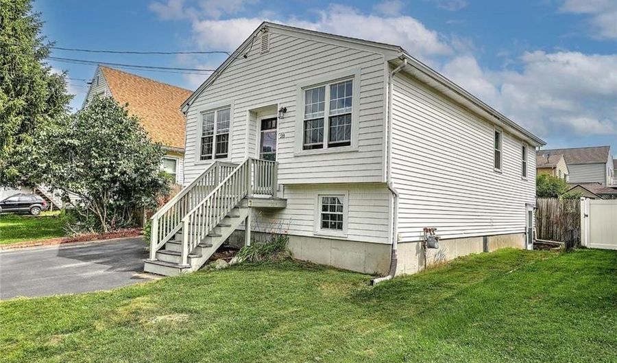 28 Plant St, Cumberland, RI 02864 - 3 Beds, 1 Bath