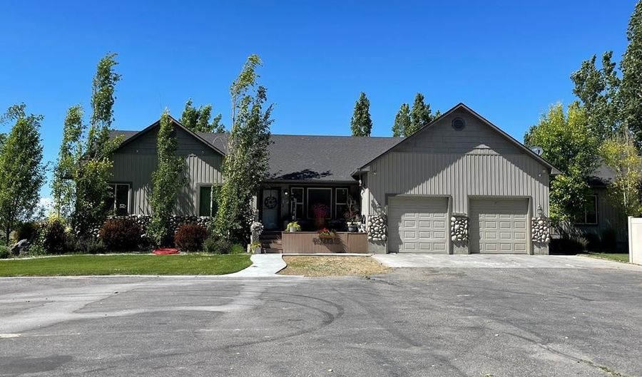 22 E Rich Ln, Blackfoot, ID 83221 - 4 Beds, 3 Bath