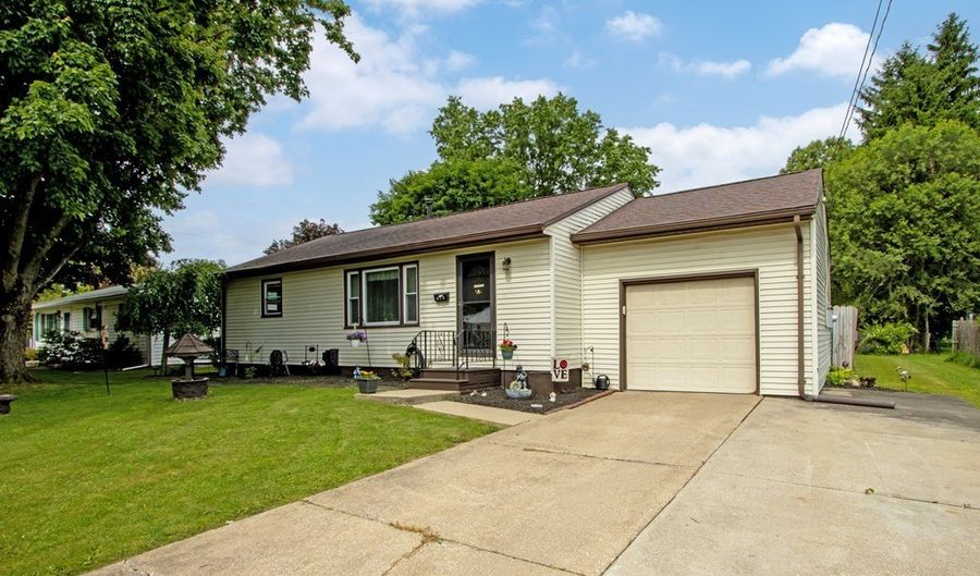 944 Edison St, Ashland, OH 44805 - 3 Beds, 2 Bath